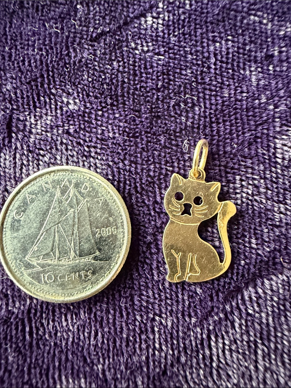 Solid 10K gold vintage minimalist sitting cat / kitten pendant - Picture 5 of 8